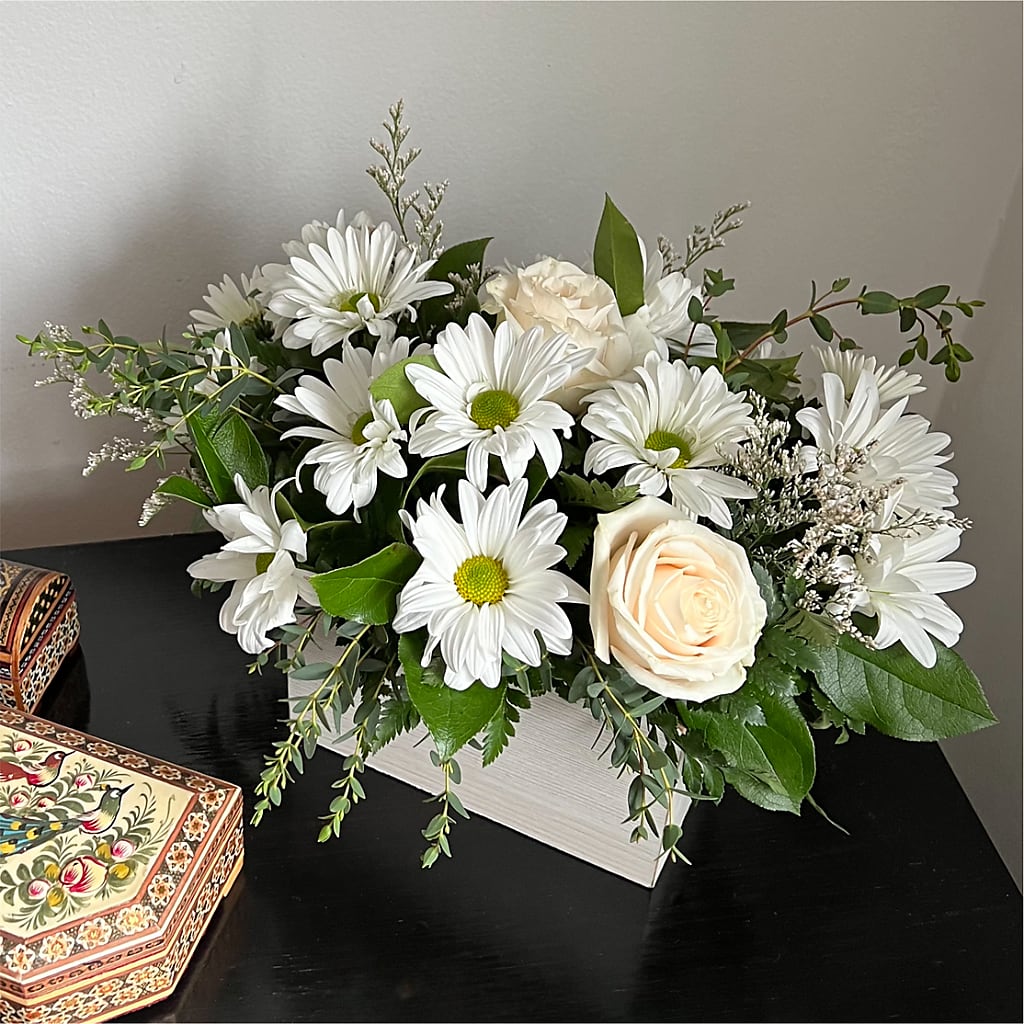 Fresh Linen Box Bouquet – LETITTE'S FLOWERS & GIFTS, Beaumont TX